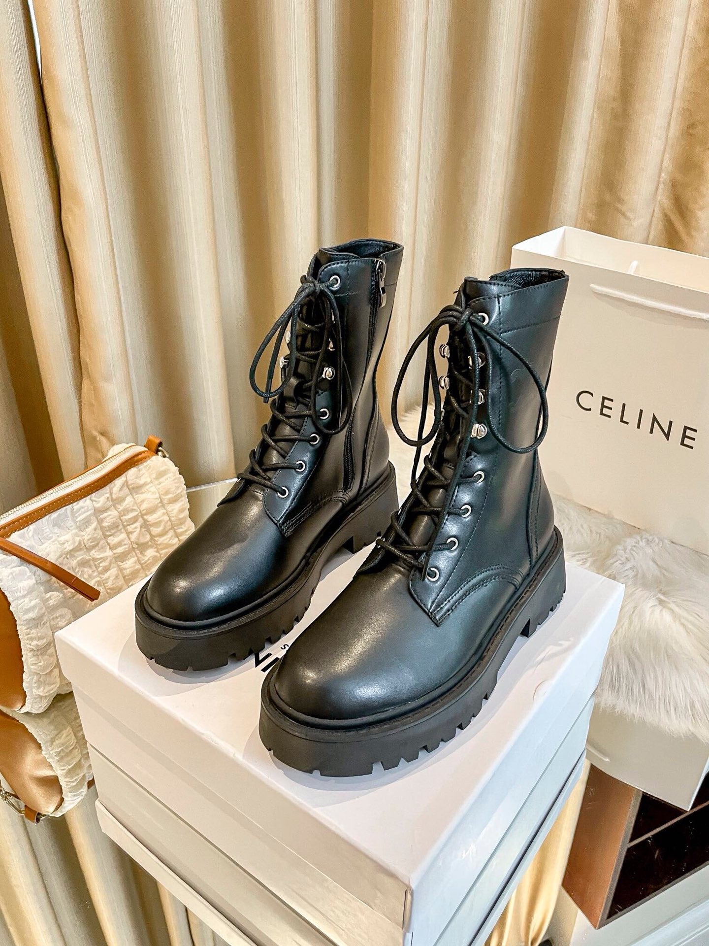 1JCL7ZDE Stylish leather boots