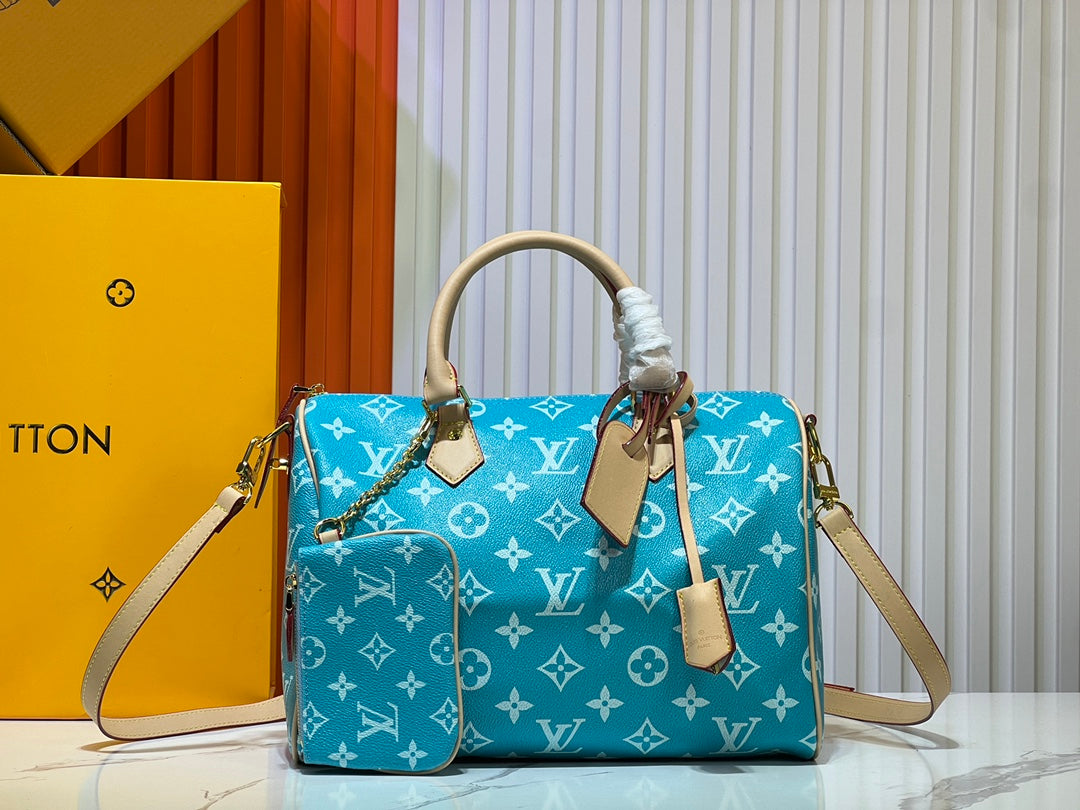 155XE16BDE Stylish leather bag