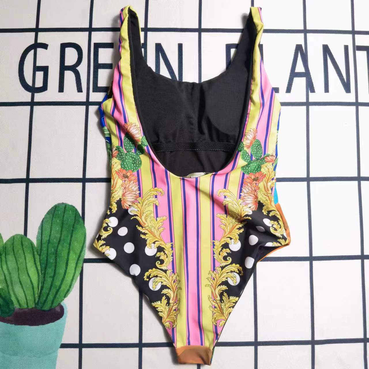 14V102YDE Stylish Bikini swimsuit