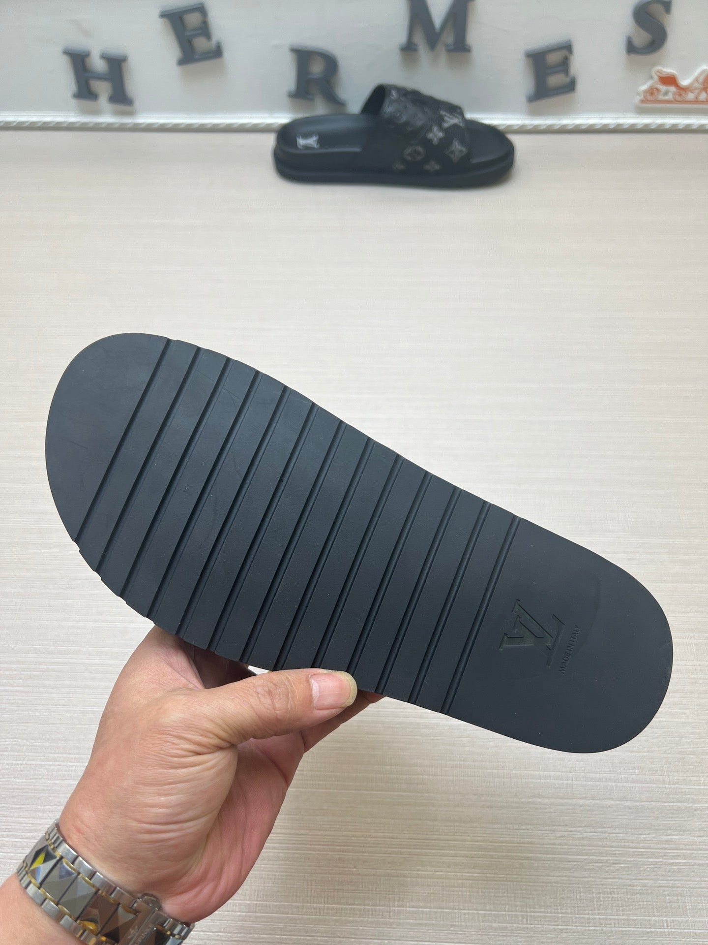 54E2ZDE Stylish slippers