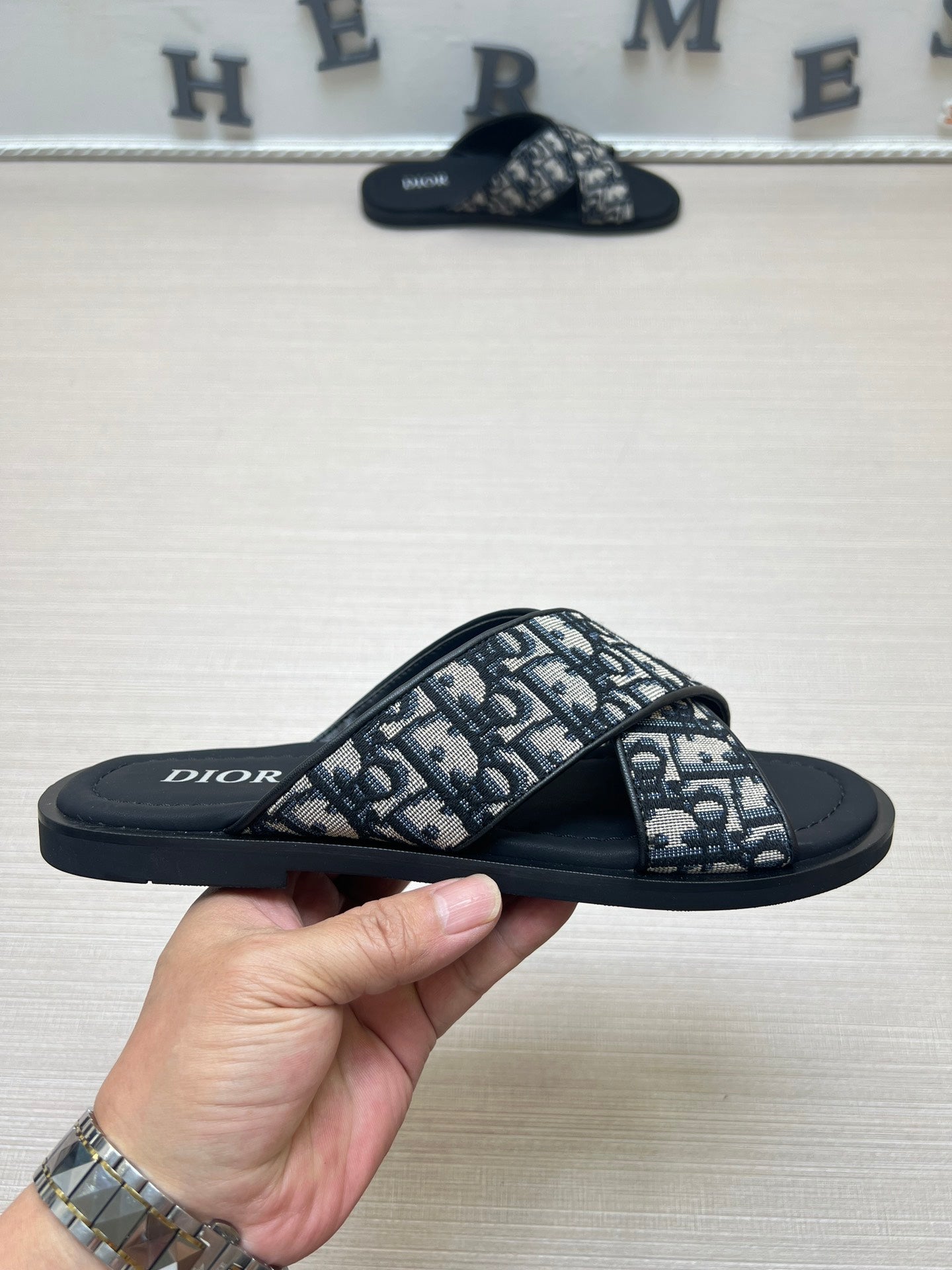 54D79ZDE Stylish slippers