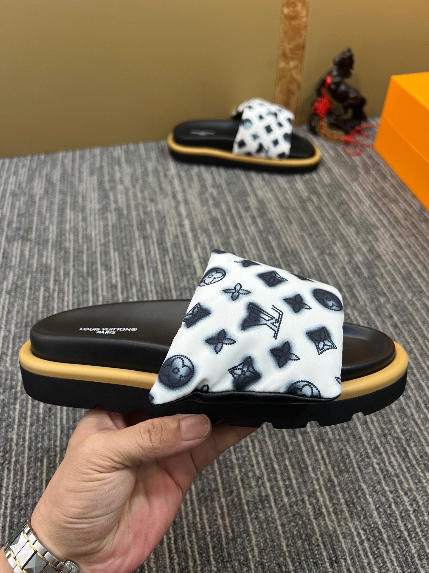 5XE118ZDE Stylish leather quality Slippers