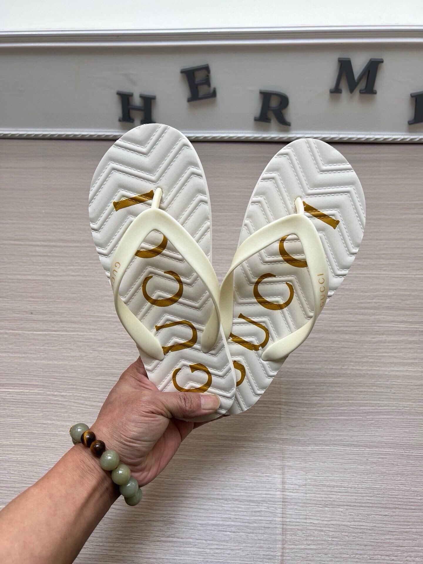 54B39ZDE Stylish slippers