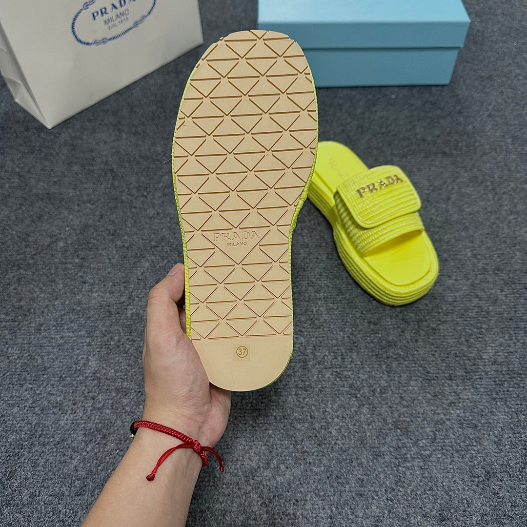 14PD24ZDE Stylish slippers