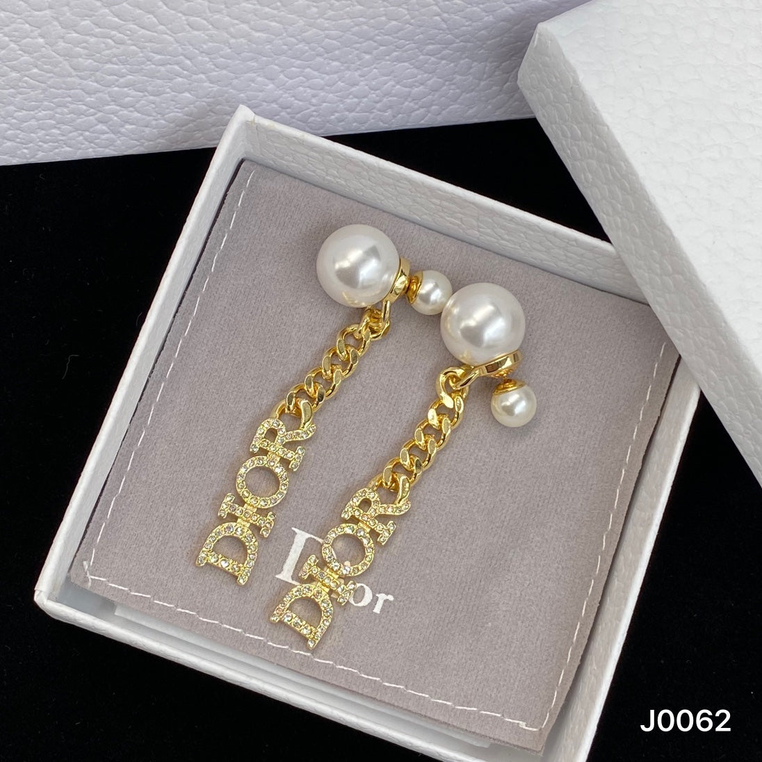 1YD208EDE Stylish Earrings