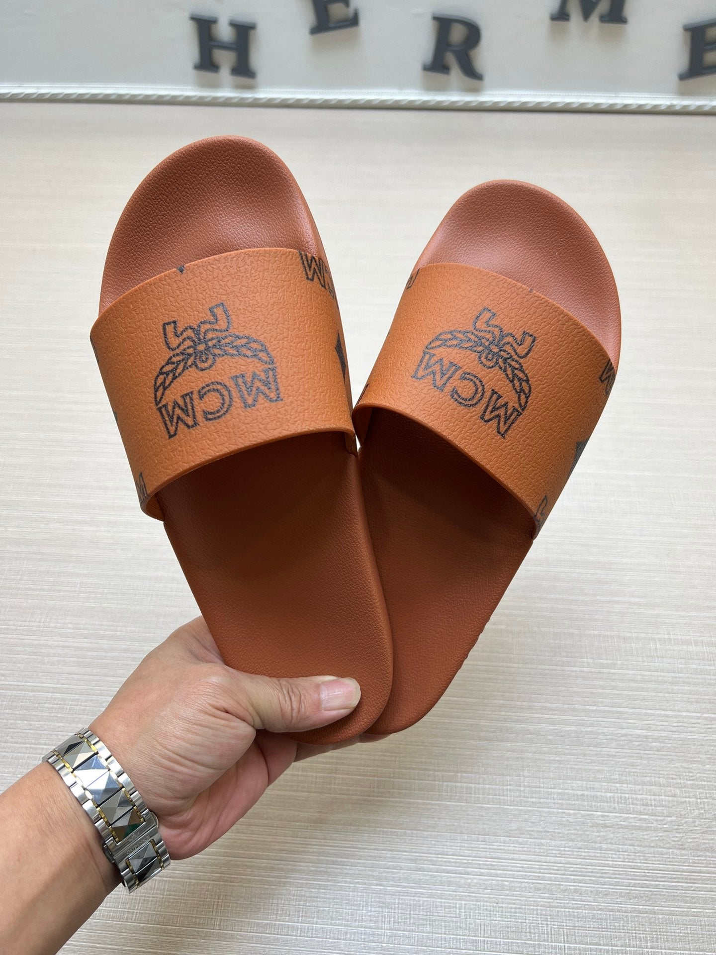 54M43ZDE Stylish slippers