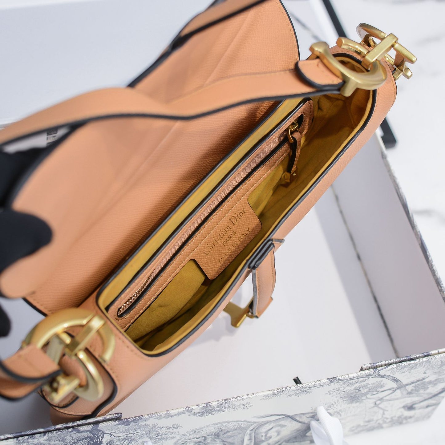 5E15BDE Stylish leather bag