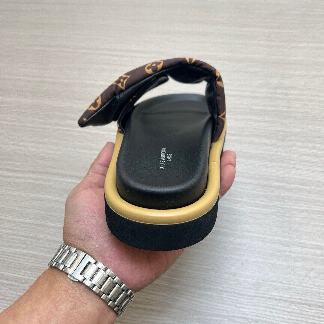 5QE10ZDE Stylish Slippers