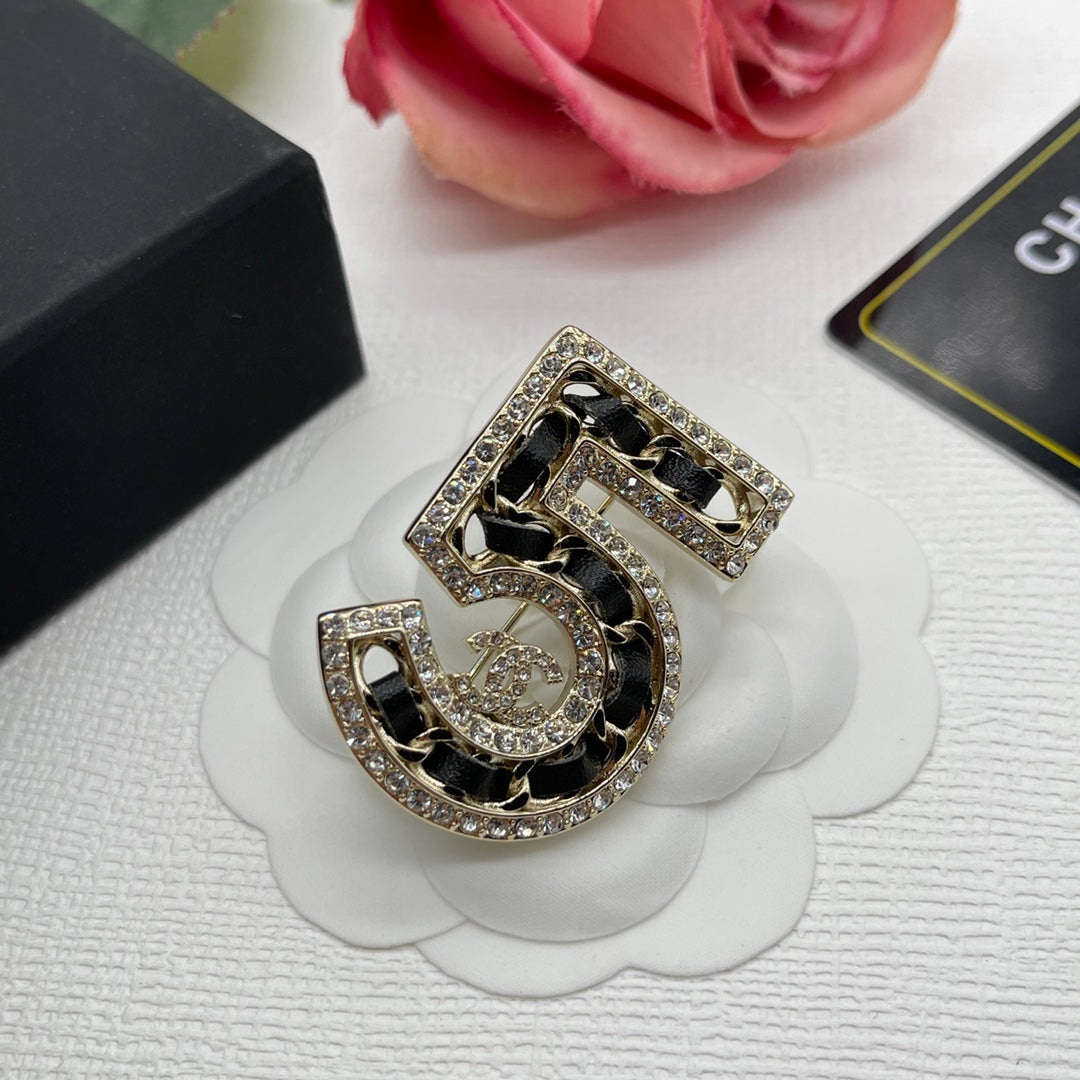 14C846EDE StylishBrooch