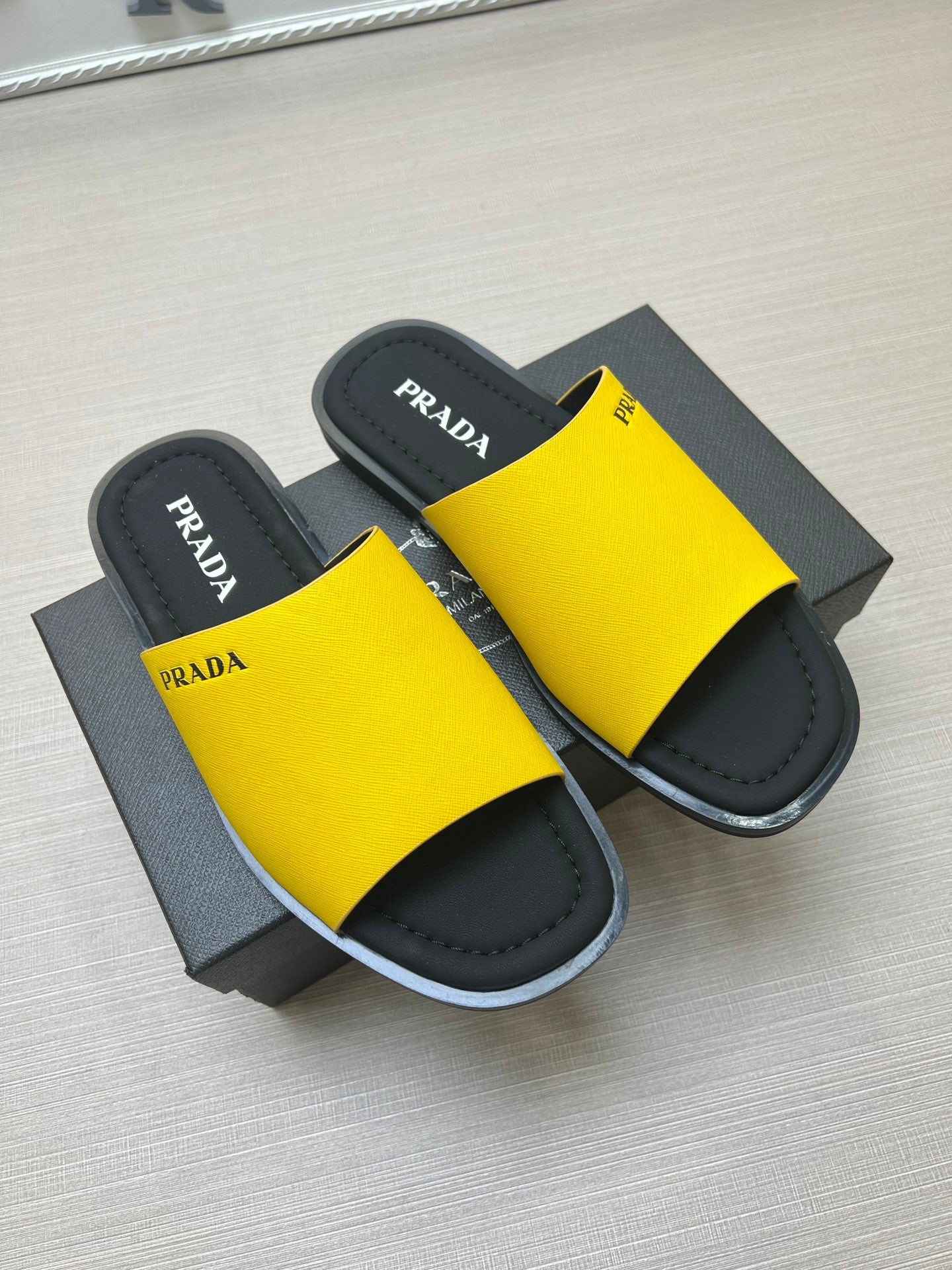 54PD75ZDE Stylish slippers