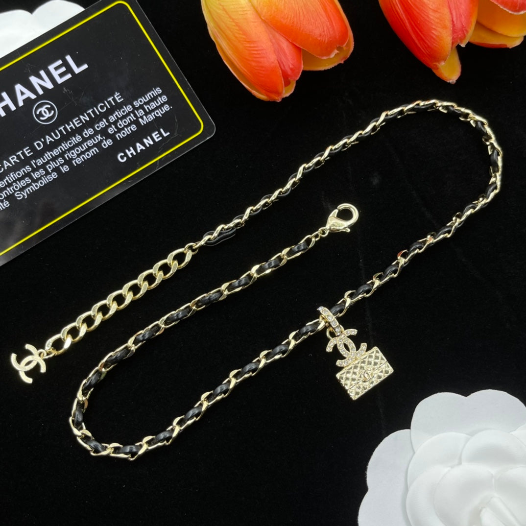 14C920XDE Stylish Necklaces