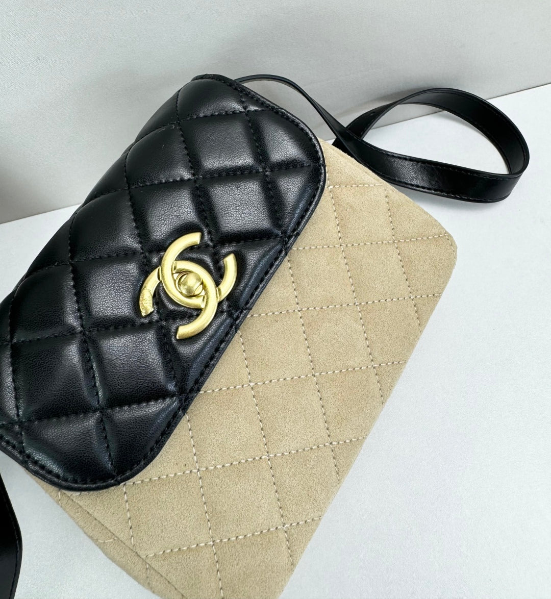 15RC62BDE Stylish leather bag