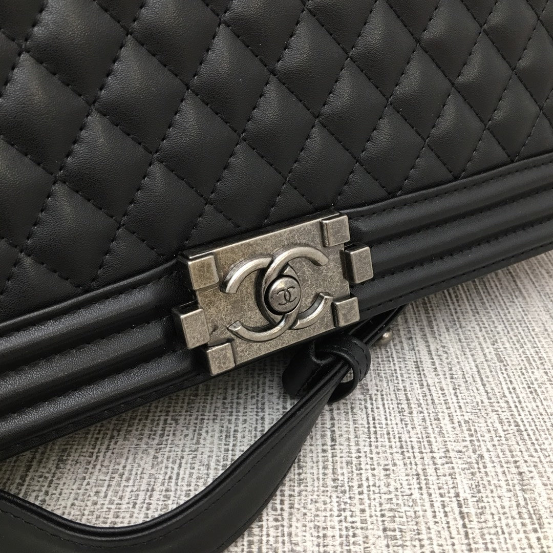 5C60BDE Stylish leather bag