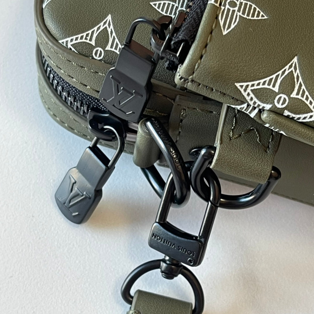 155NE77BDE Stylish leather bag