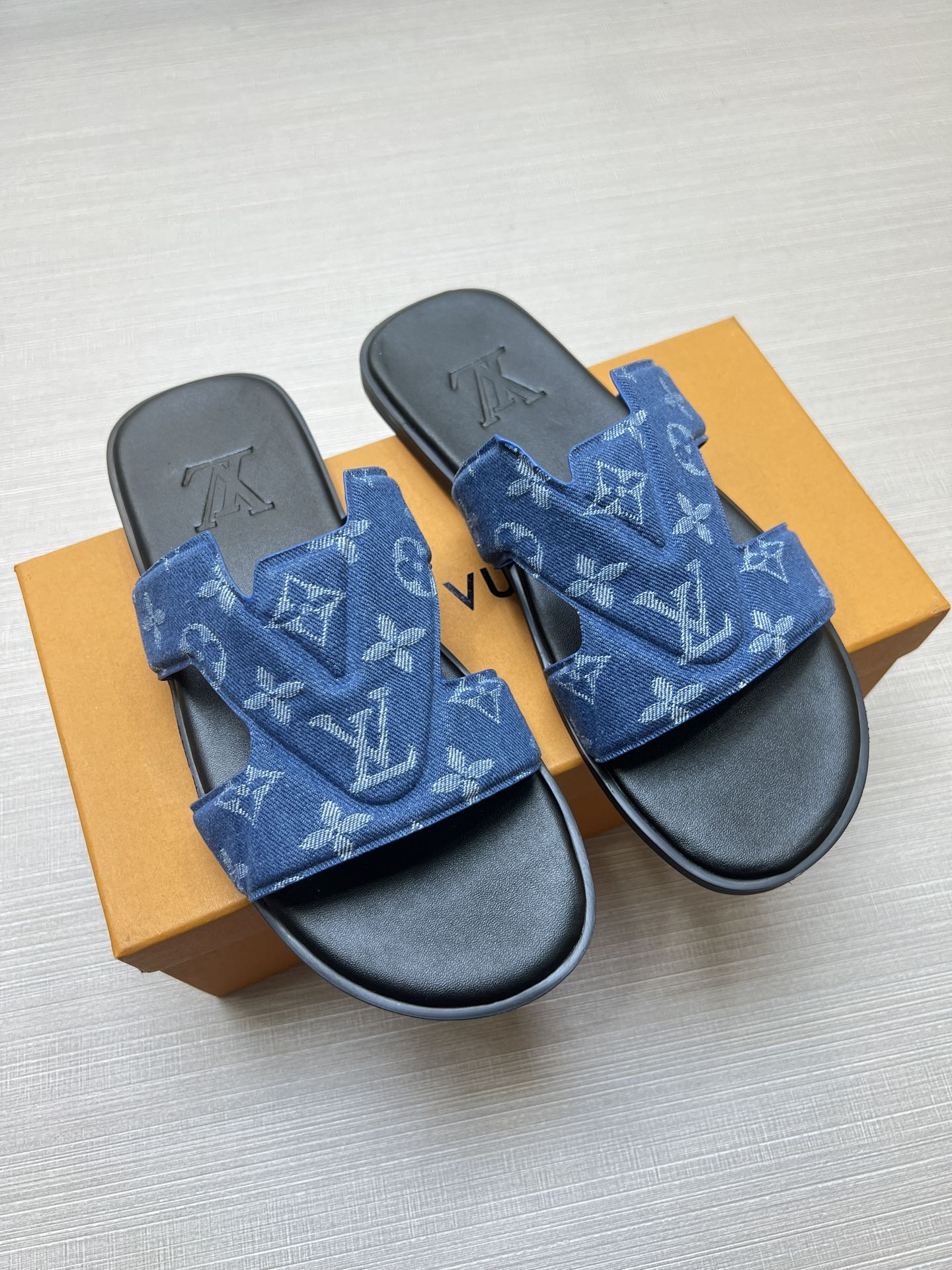 54E32ZDE Stylish slippers