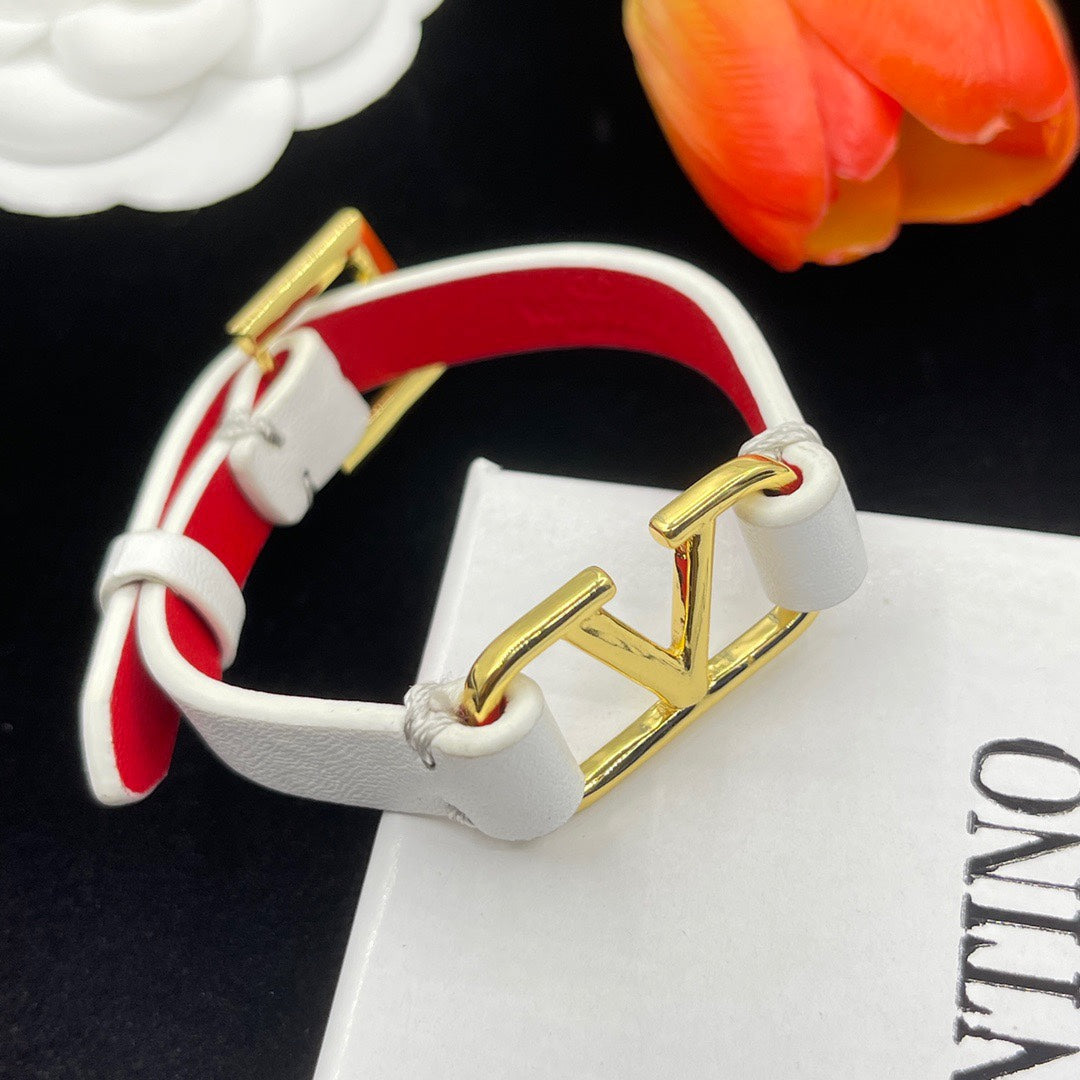 1NVL76KDE Stylish bracelet