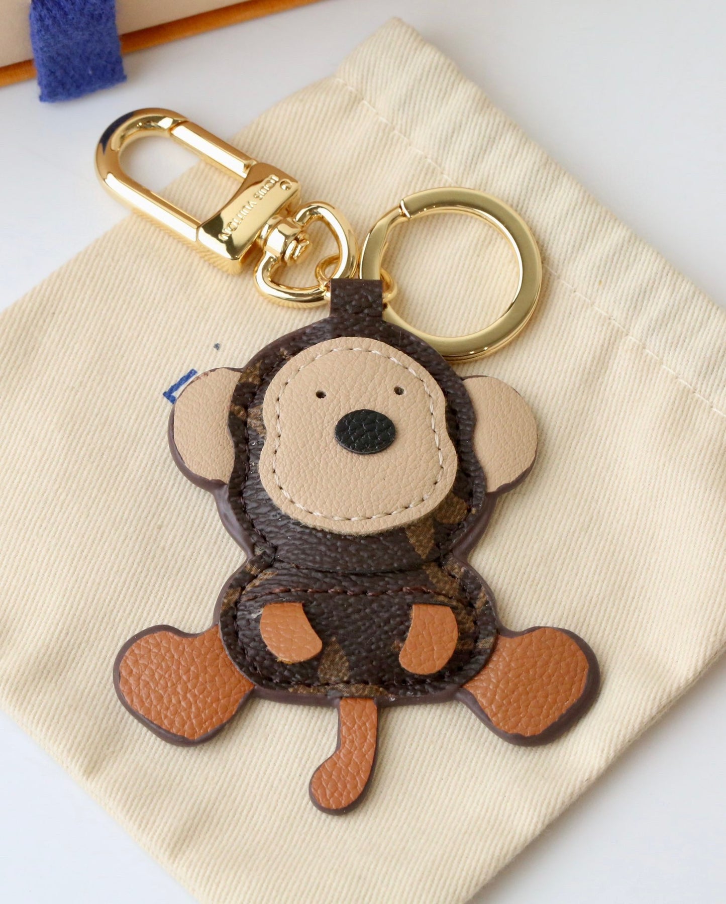 3RE14ADE Stylish key closure