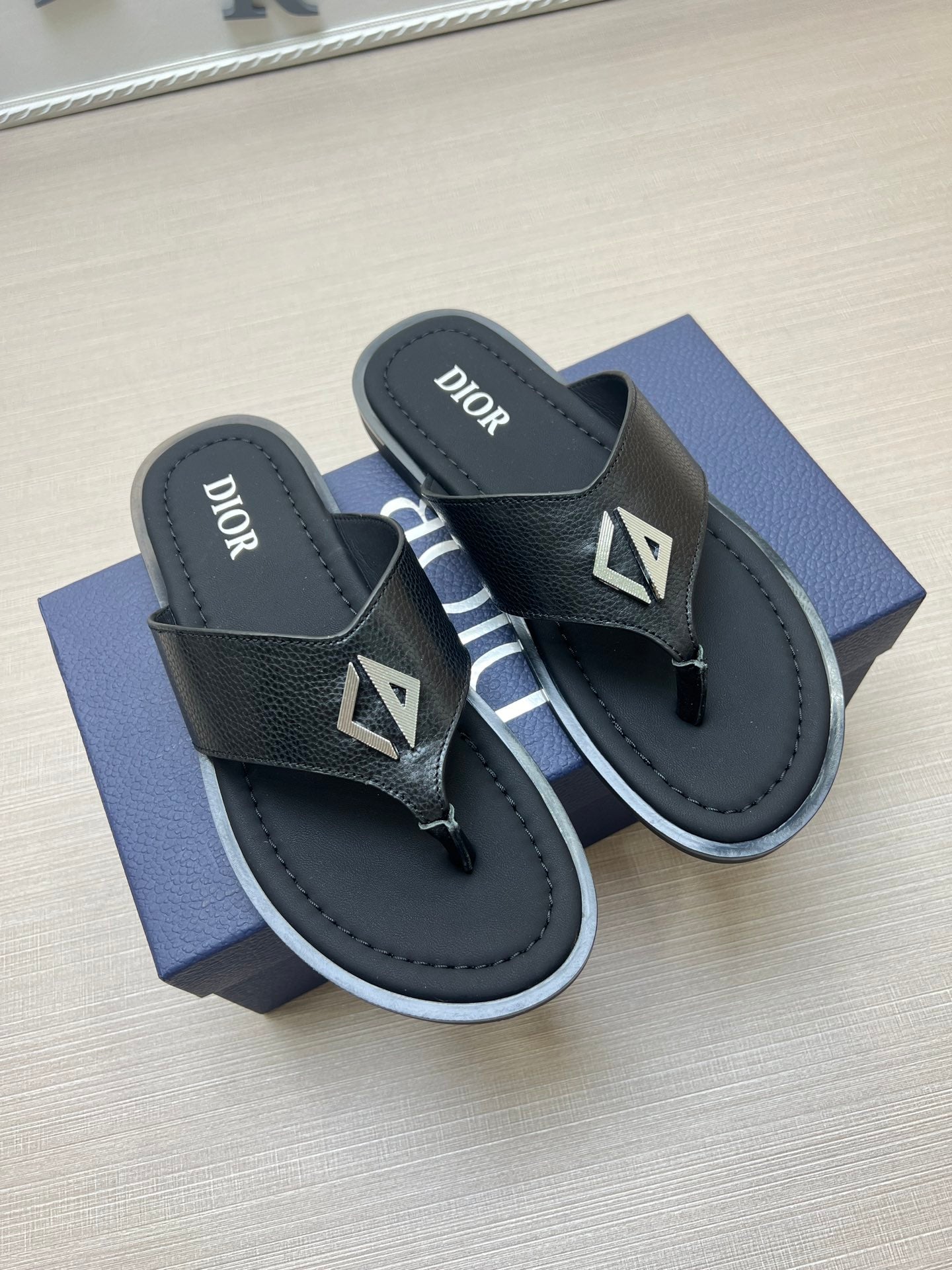 54D77ZDE Stylish slippers