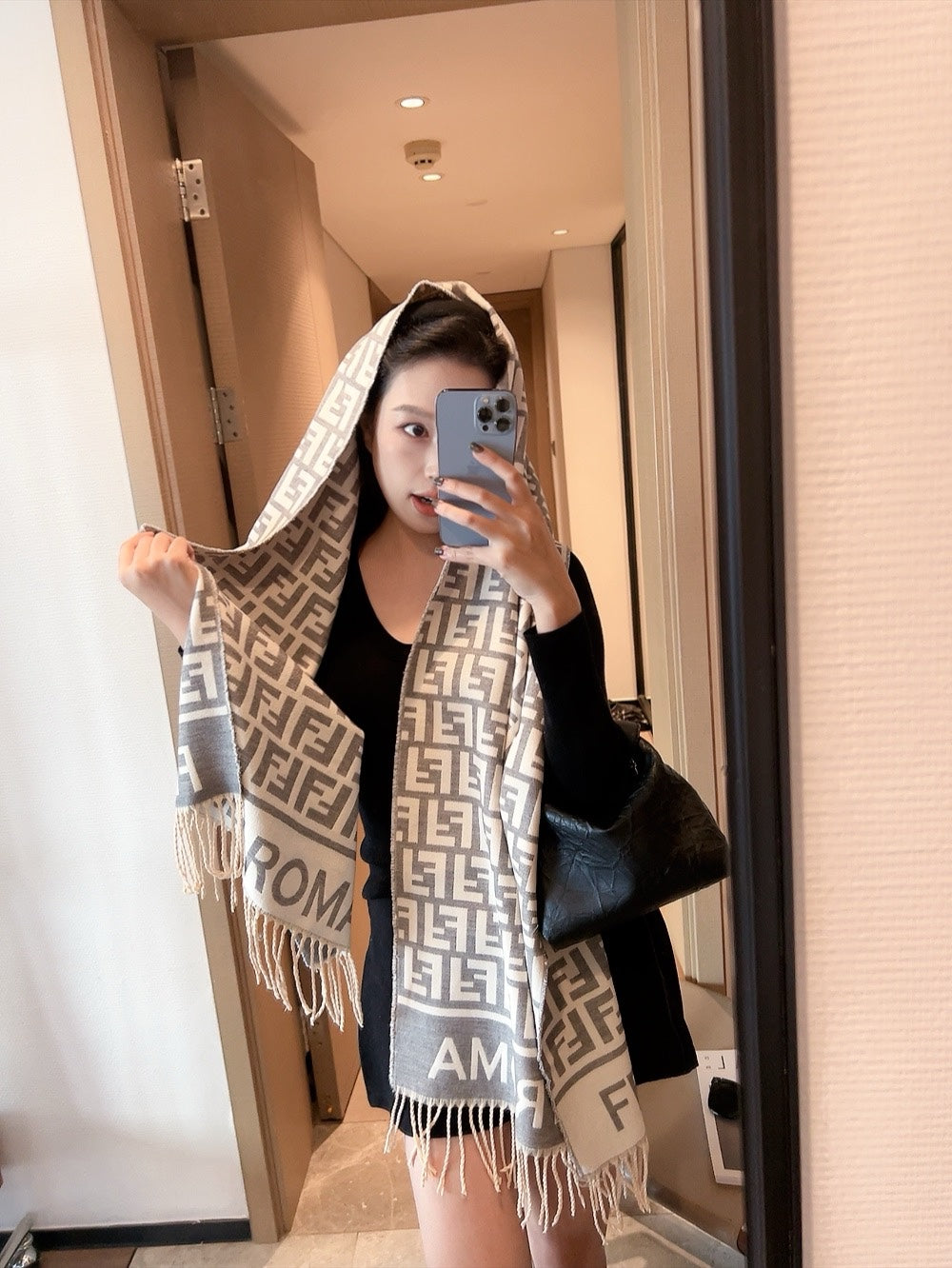 185ZF12WDE Stylish Winter Scarves