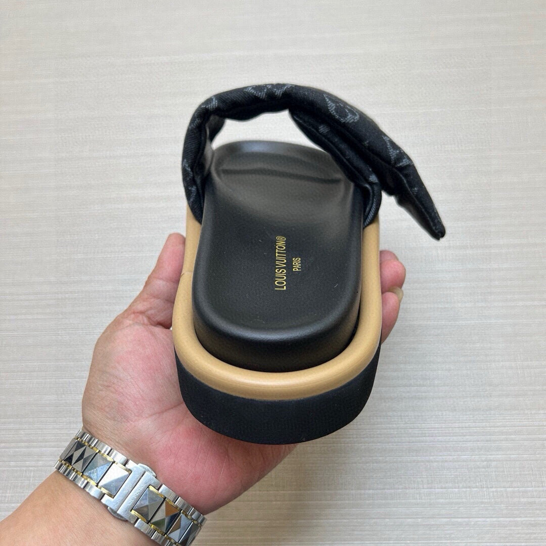 5QE8ZDE Stylish Slippers