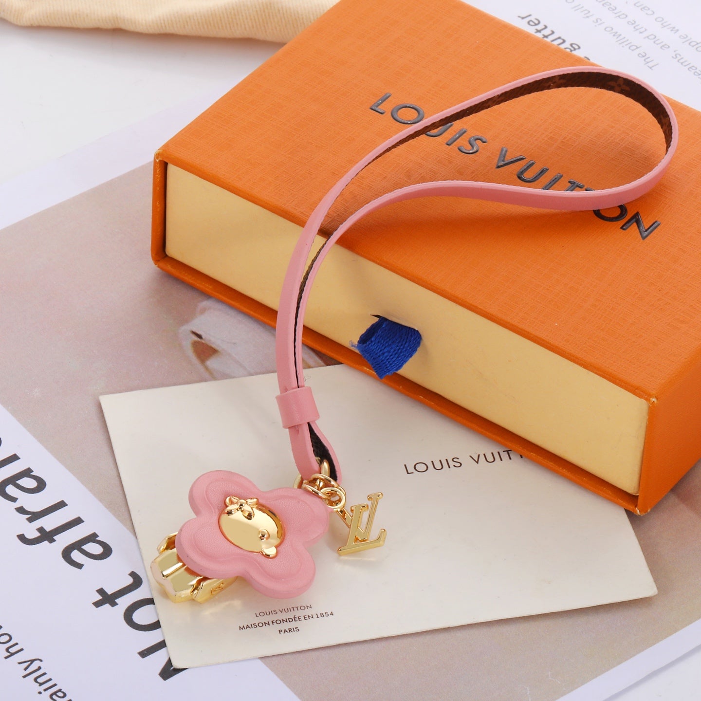 3RE3ADE Stylish key closure