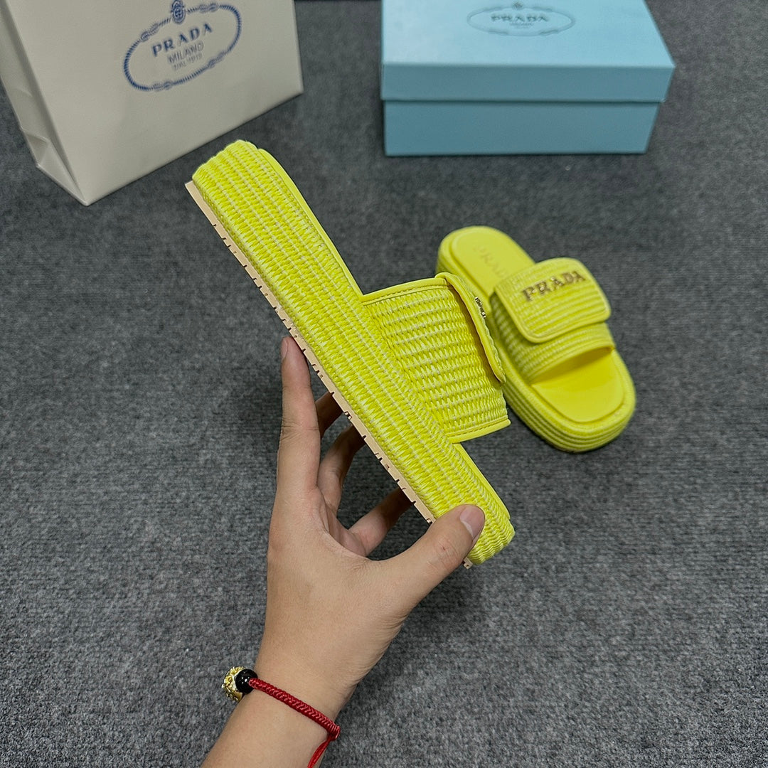 14PD24ZDE Stylish slippers