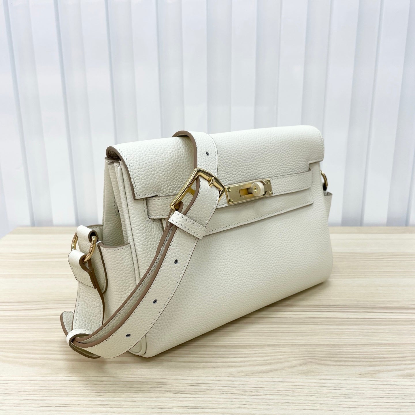 15RH4BDE Stylish leather bag