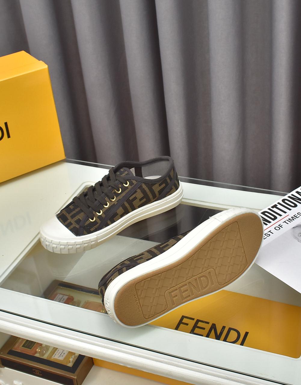 JYF2ZDE Stylish Sneakers
