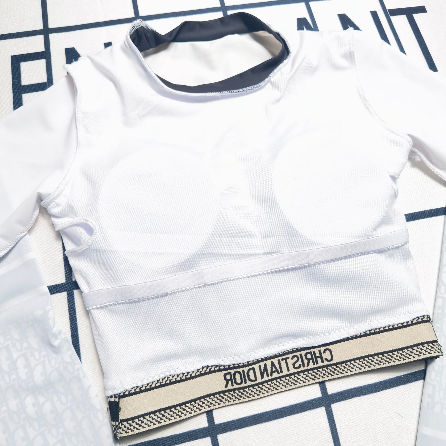 14D141YDE Stylish Long sleeve swimsuit