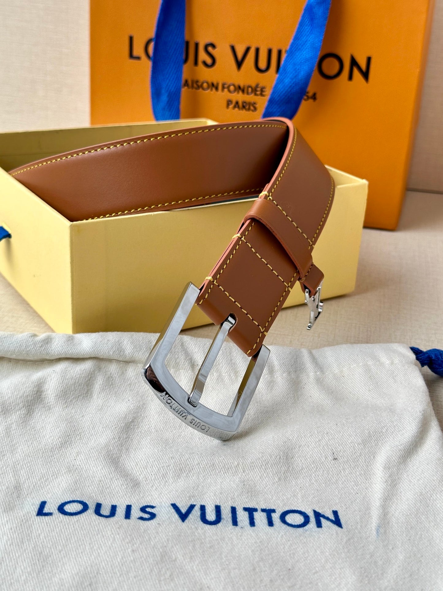 1WE160PDE Stylish High quality belt With full package