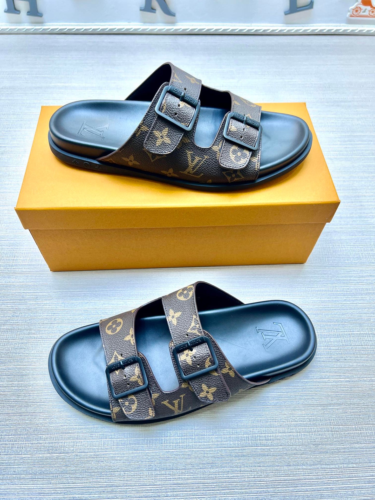 54E57ZDE Stylish slippers
