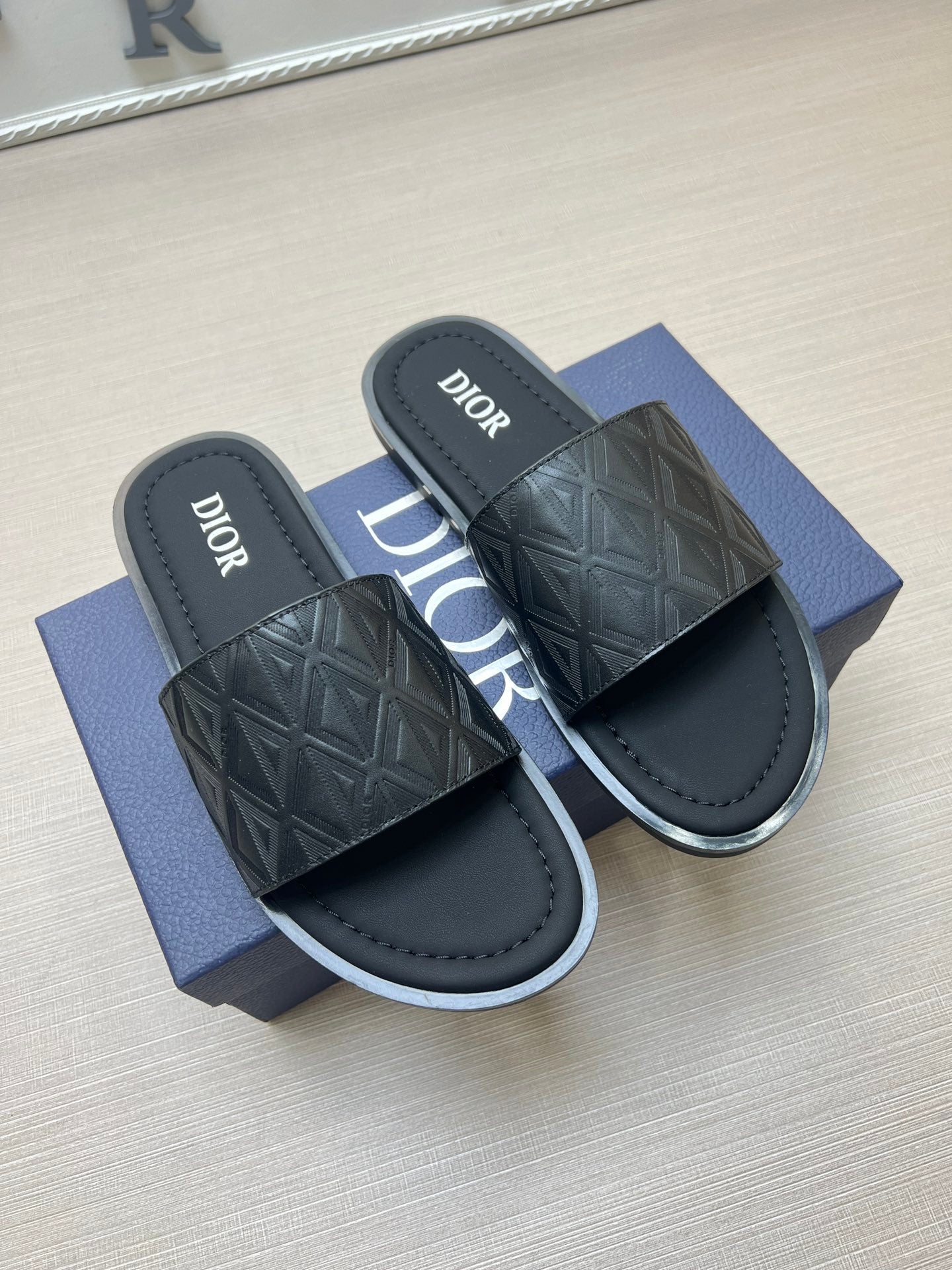 54D78ZDE Stylish slippers