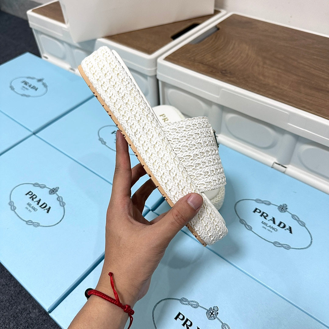 14PD23ZDE Stylish slippers