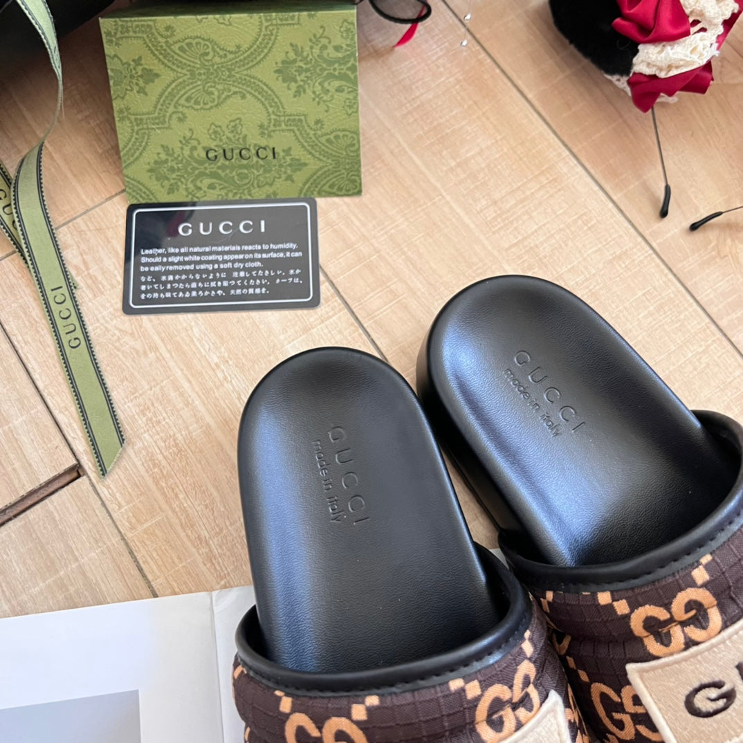 14B84ZDE Stylish Slippers