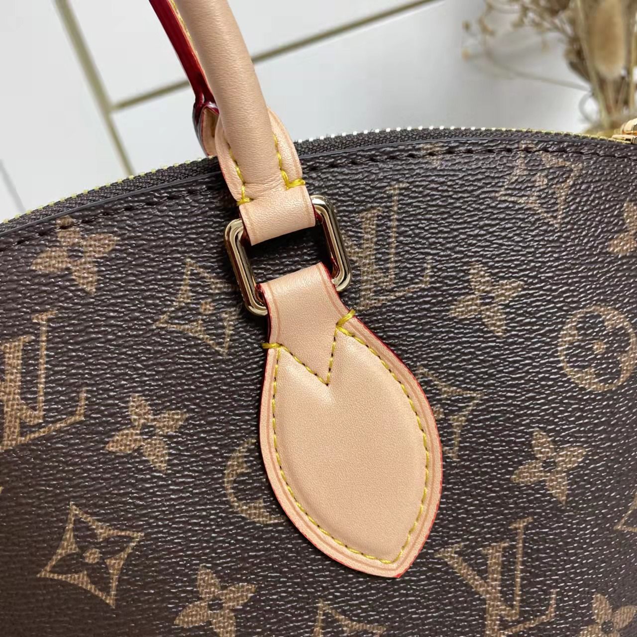2EE1BDE Stylish leather bag