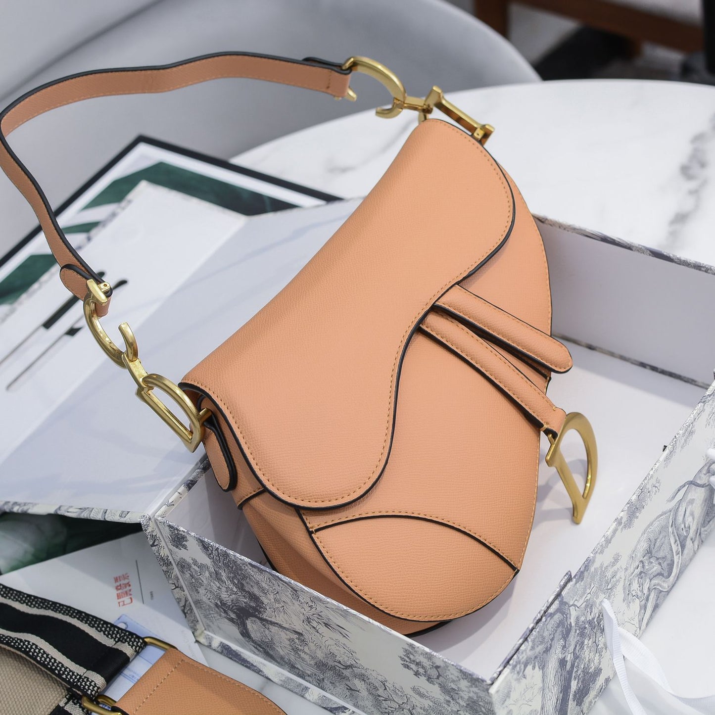 5E15BDE Stylish leather bag