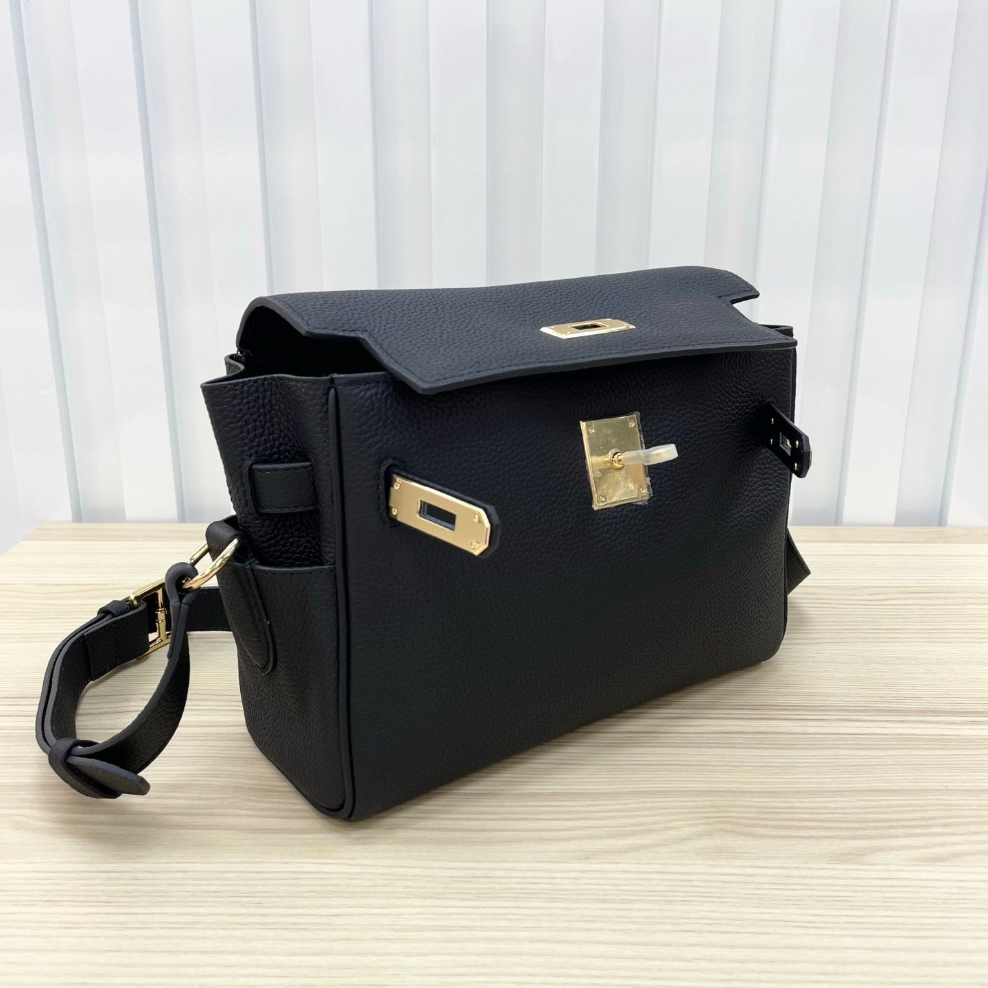 15RH4BDE Stylish leather bag