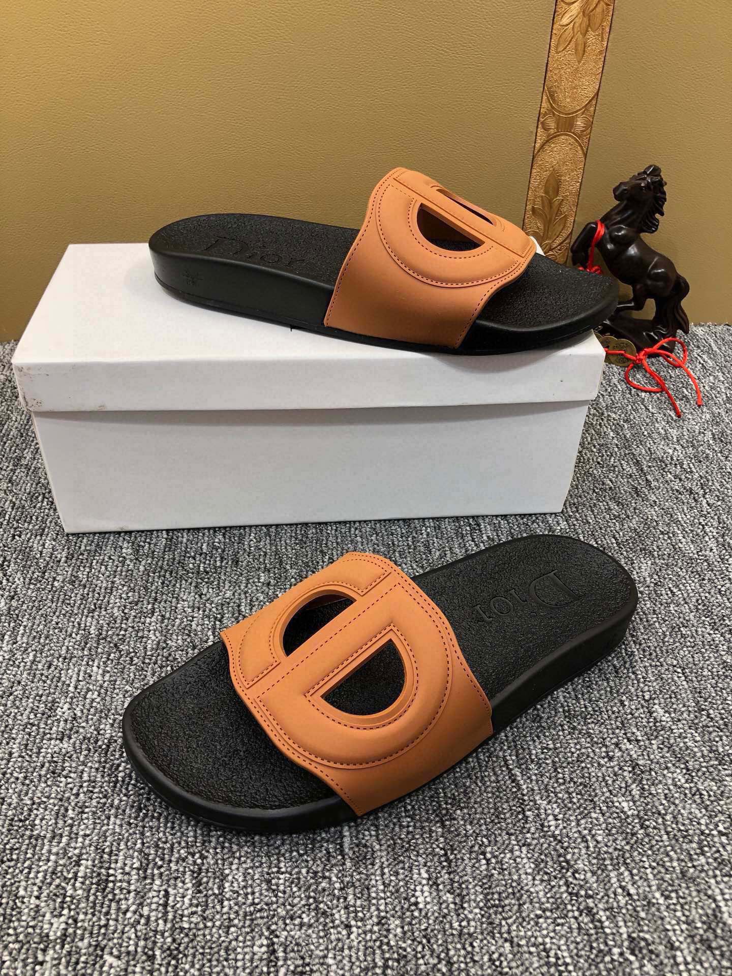 54D51ZDE Stylish slippers