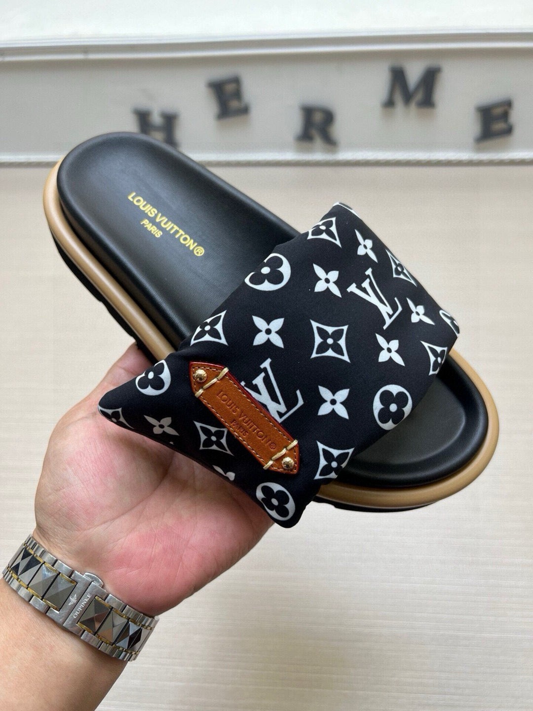 5QE9ZDE Stylish Slippers
