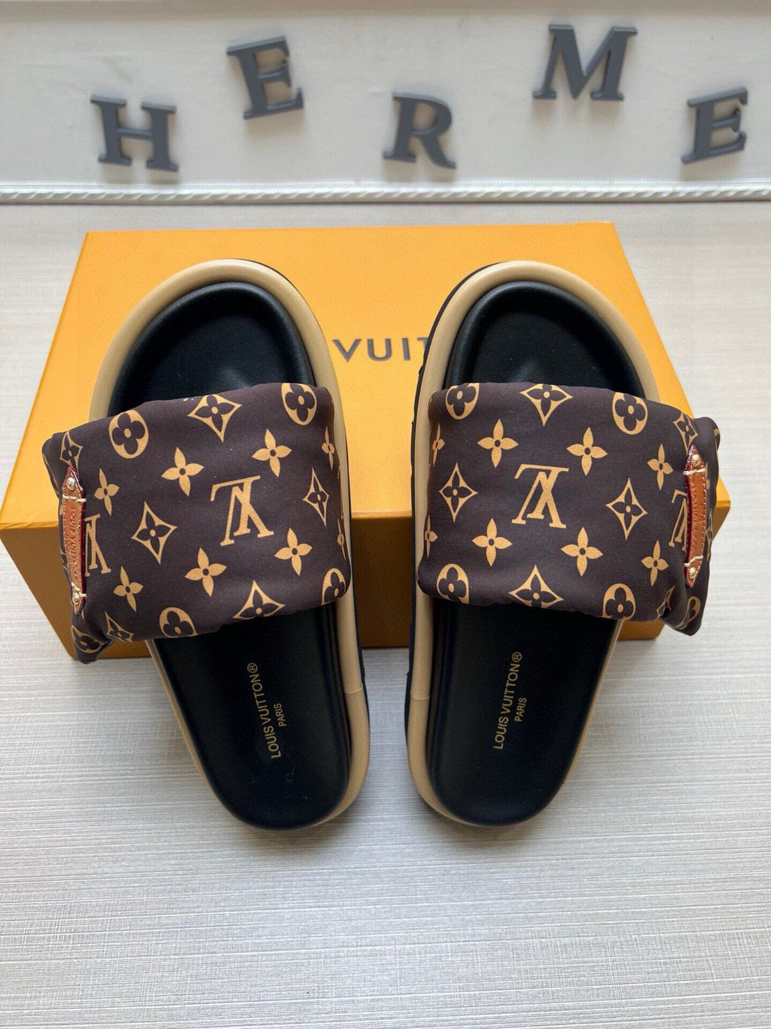 5QE9ZDE Stylish Slippers
