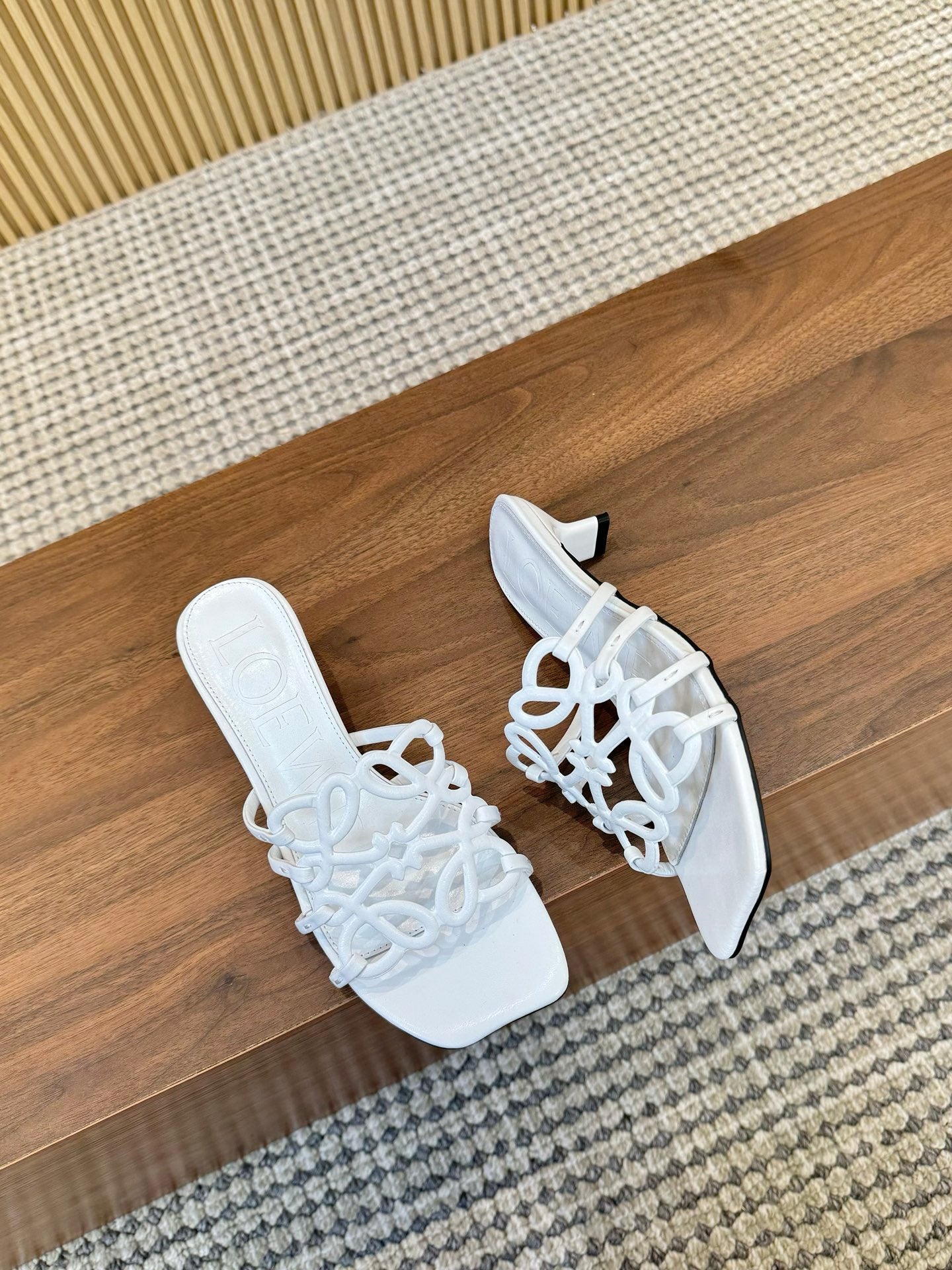 255QA33ZDE Stylish leather Slippers
