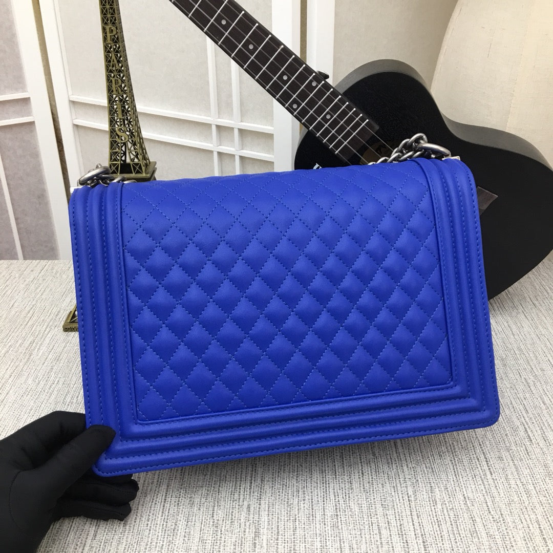 5C60BDE Stylish leather bag