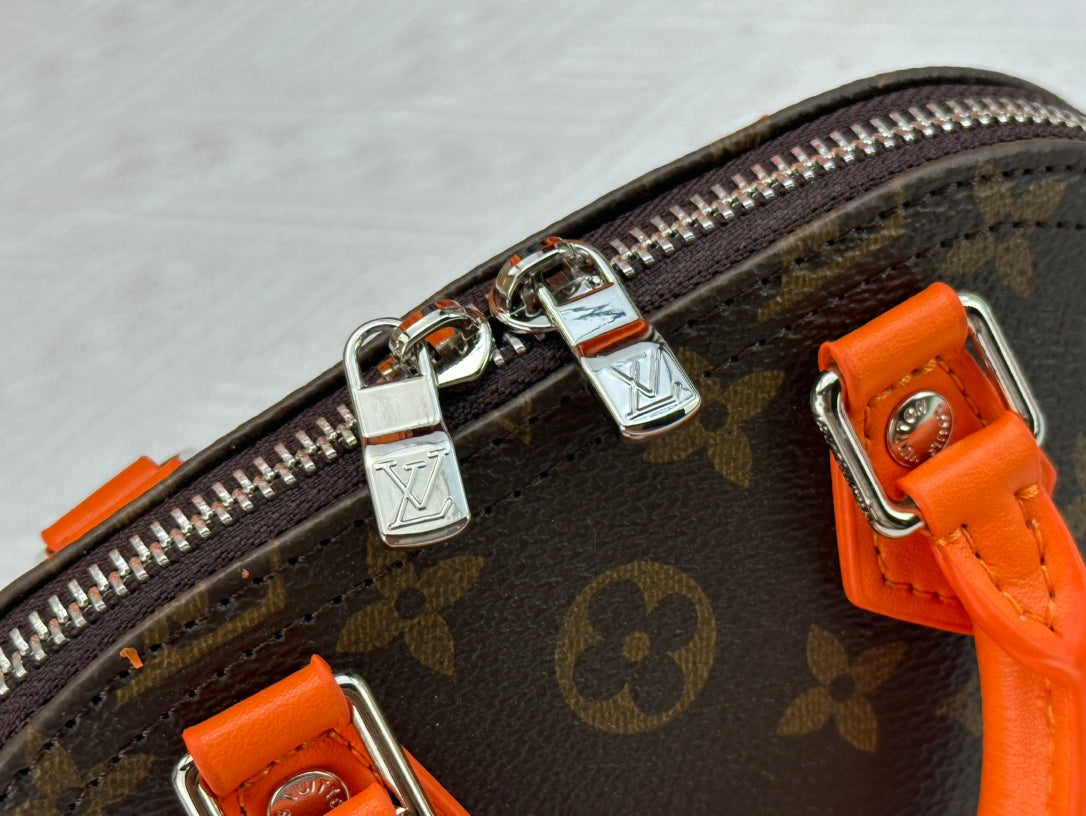 155XE20BDE Stylish leather bag