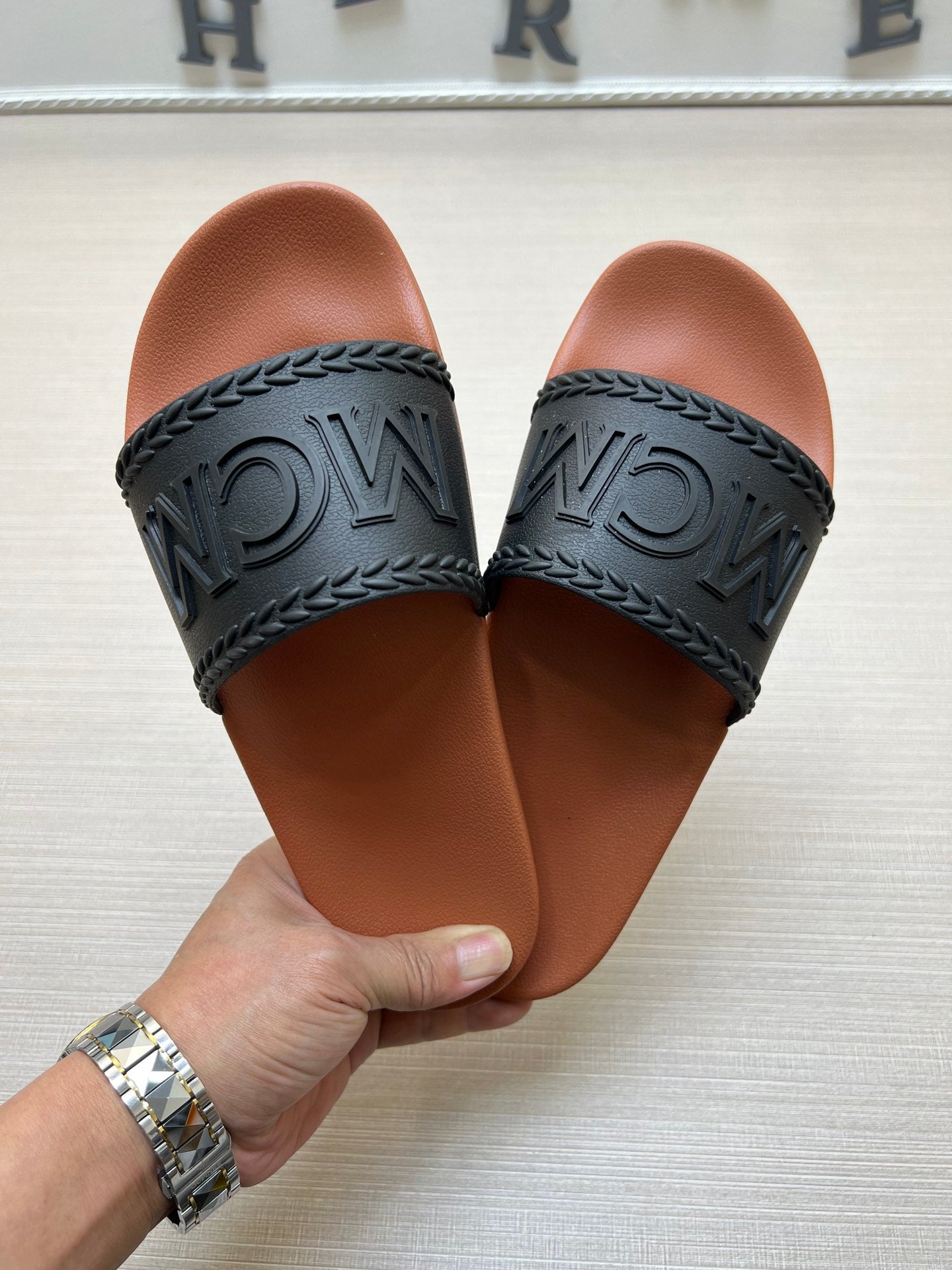 54M42ZDE Stylish slippers