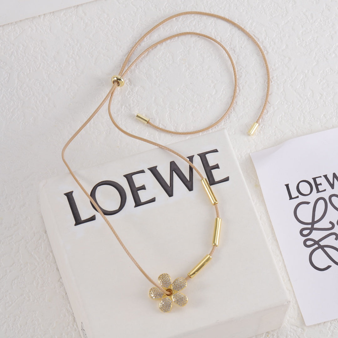 14A958XDE Stylish Necklaces