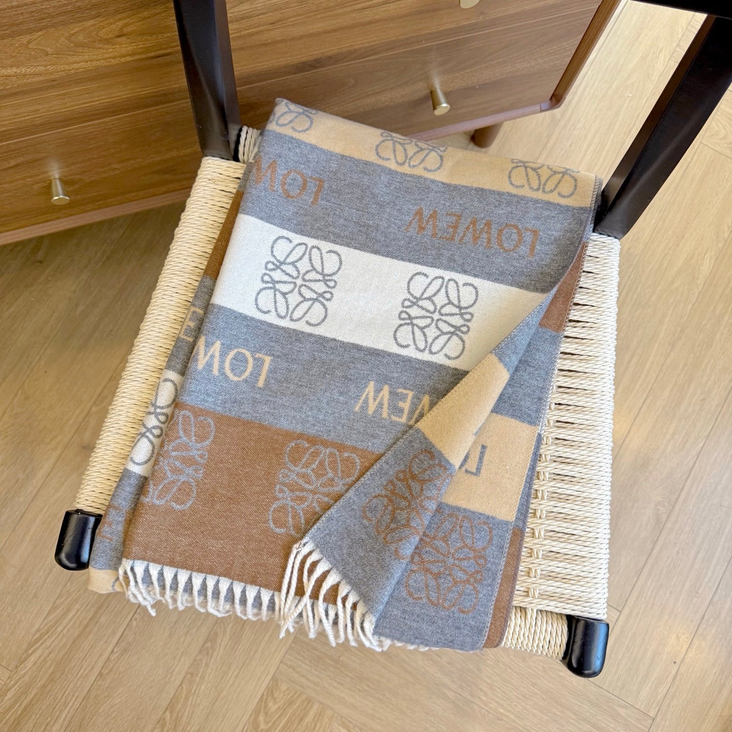 185ZA62WDE Stylish Winter Scarves