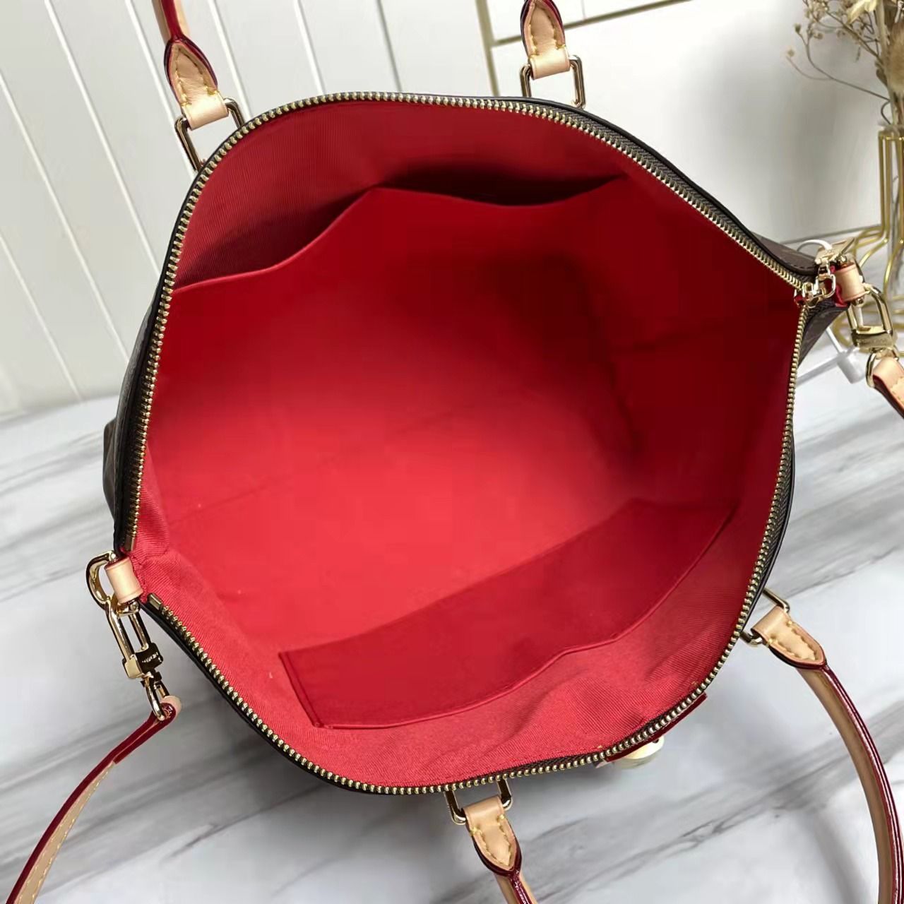 2EE1BDE Stylish leather bag