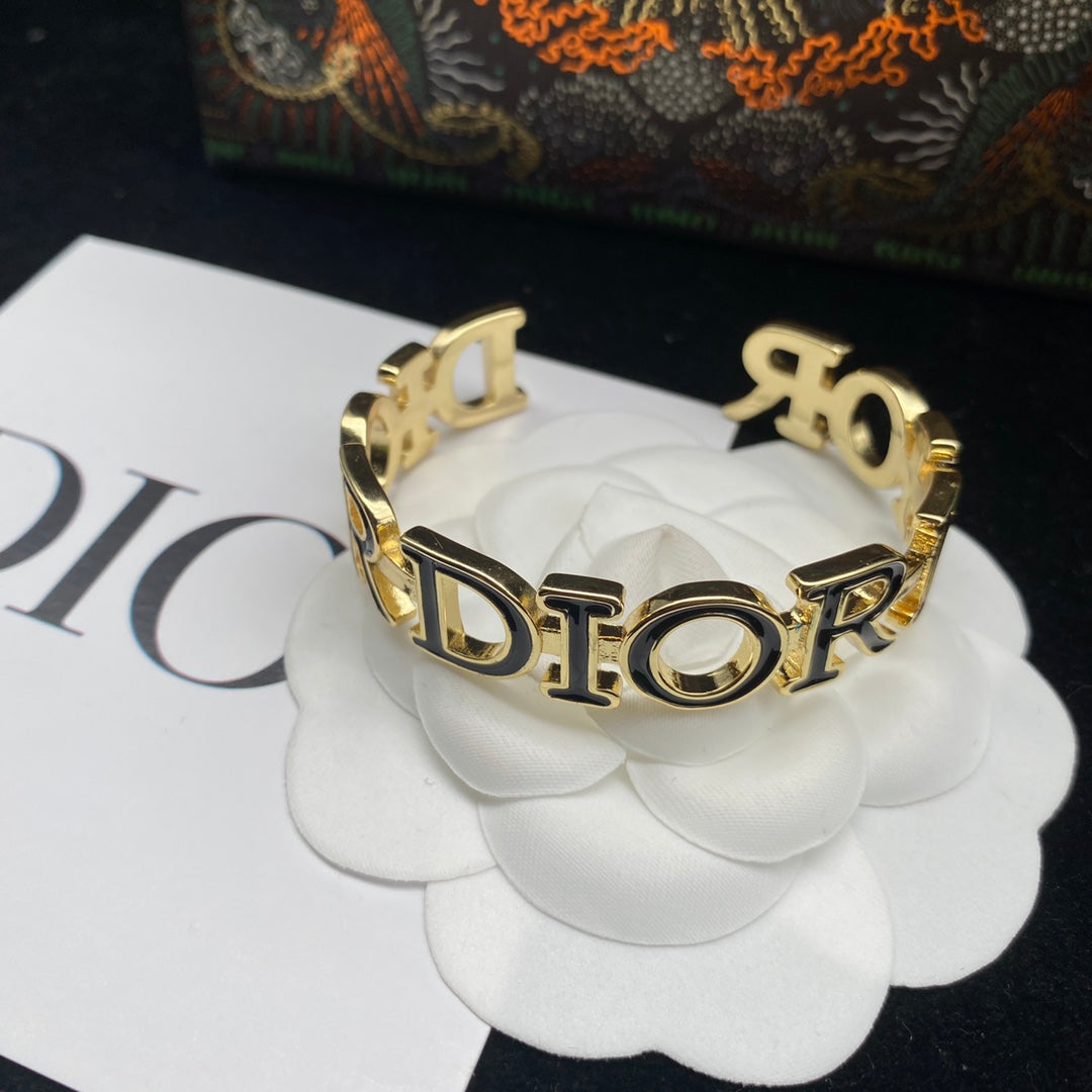 1YD27KDE Stylish Bracelets