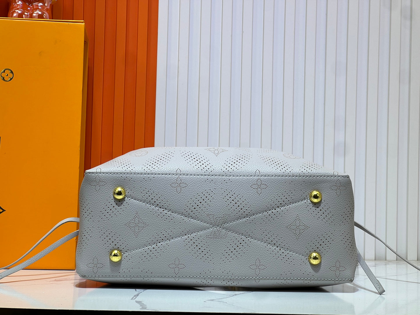 15XE13BDE Stylish leather bag)