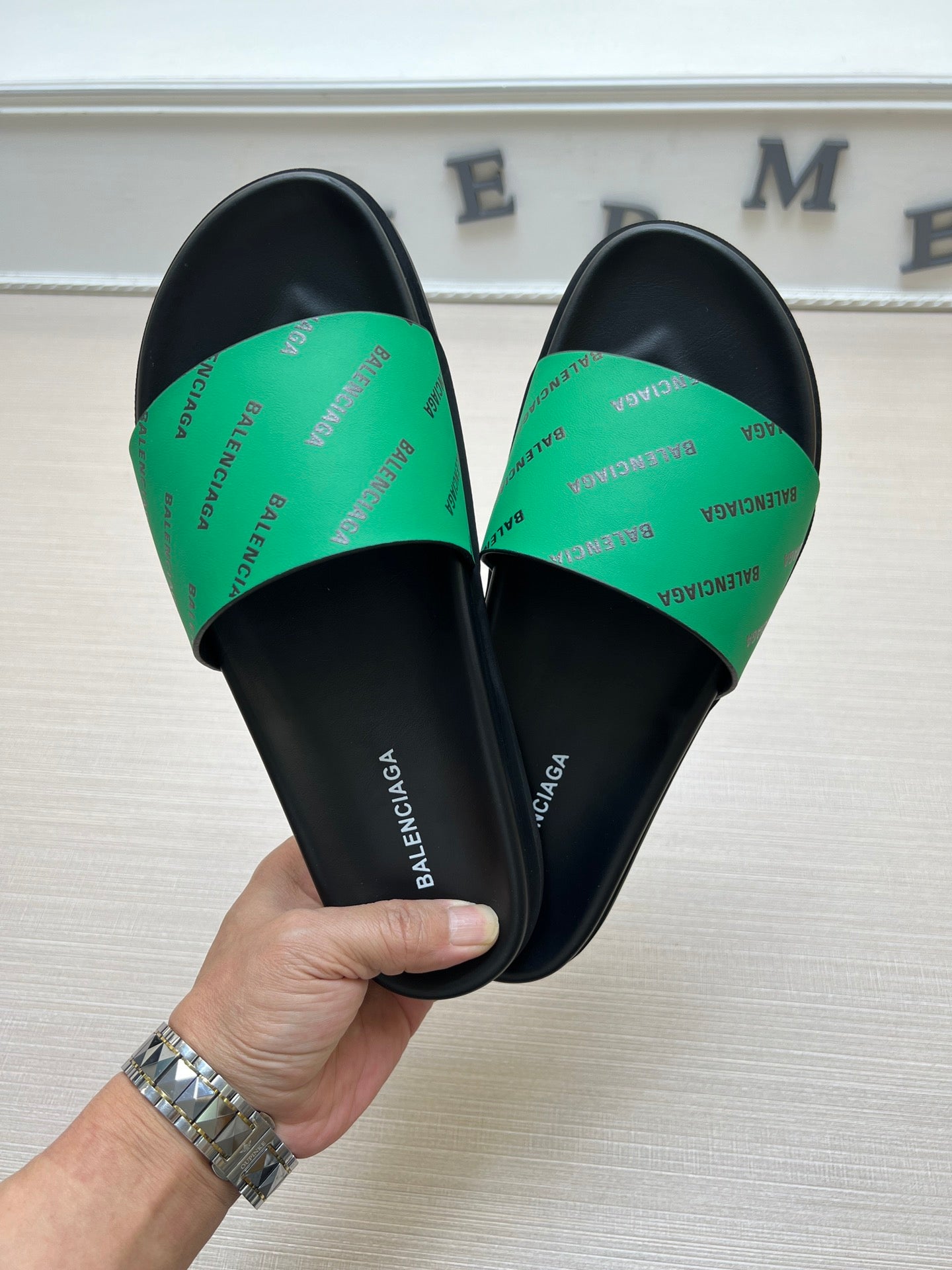 54J99ZDE Stylish slippers